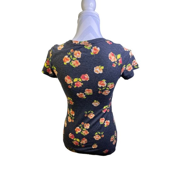 Nollie Womens Floral V-Neck T-Shirt Size S Gray Cotton Blend Short Sleeve - Picture 2 of 4